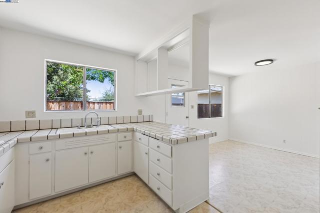 916 El Caminito, Livermore CA: https://media.crmls.org/mediaz/ef093876-e7cf-48de-a055-f2eff1e2dacd.jpg
