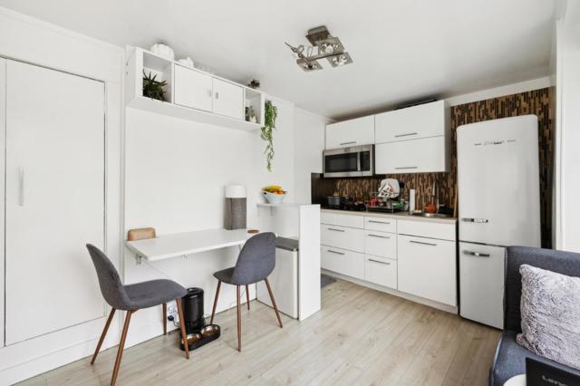 1117 Chula Vista Avenue, Burlingame CA: https://media.crmls.org/mediaz/ef0945bd-7989-4ef8-8c47-37a7f54b2789.jpg
