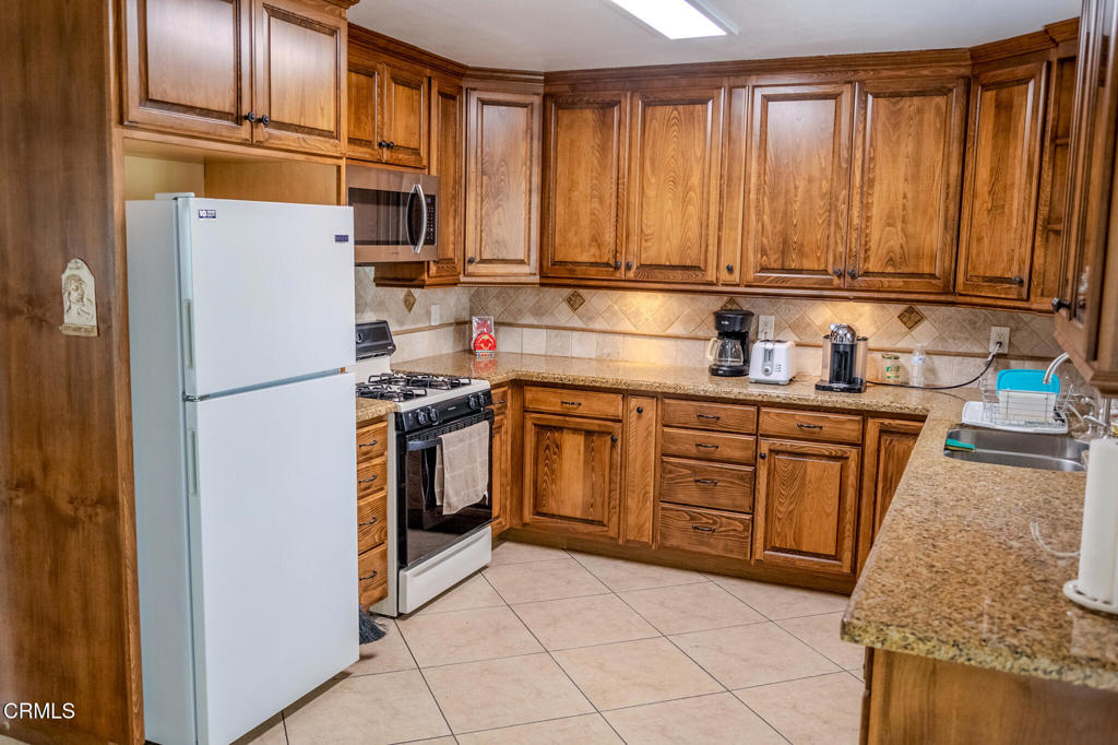 https://media.crmls.org/mediaz/ef095cba-c4cb-460d-b8b8-99a0690f5405.jpg?preset=X-Large