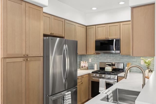 Detail Gallery Image 7 of 23 For 6415 Terraza Portico, Carlsbad,  CA 92009 - 3 Beds | 2/1 Baths