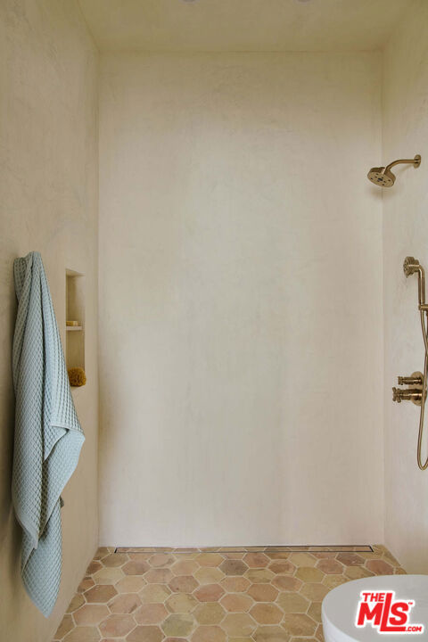 https://media.crmls.org/mediaz/ef09e025-179f-4c91-b962-71d29e6fbac4.jpg?preset=X-Large