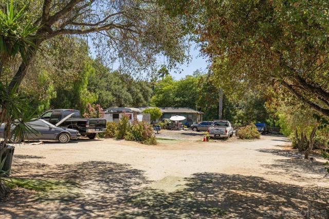 1960 Buena Creek Rd, Vista CA: https://media.crmls.org/mediaz/ef0a6d73-b05a-41ab-8ca9-65b6165bfe5b.jpg