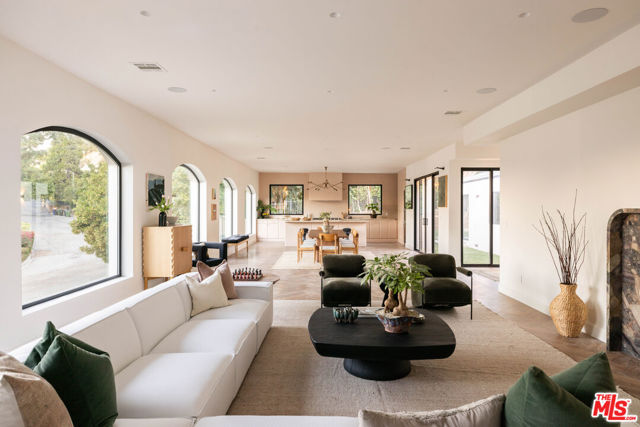3546 Weslin Avenue, Sherman Oaks CA: https://media.crmls.org/mediaz/ef0af199-4467-4cb0-88e1-9f86113b2d6d.jpg