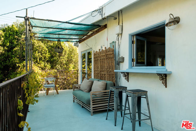 21316 Encina Road, Topanga CA: https://media.crmls.org/mediaz/ef0b0d0c-4761-4ace-aa01-f4aa14945abc.jpg