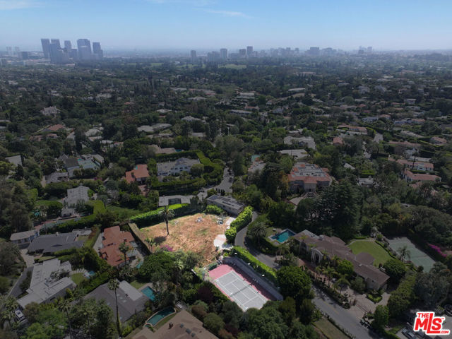 1120 Summit Drive, Beverly Hills CA: https://media.crmls.org/mediaz/ef0b0d58-7548-4ef2-93d4-71515306ea8d.jpg