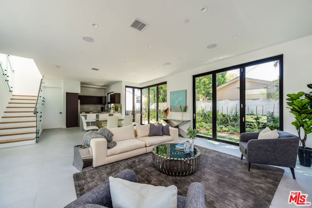 370 N San Vicente Boulevard, West Hollywood CA: https://media.crmls.org/mediaz/ef0b1b24-af51-45b4-8fea-540b45253841.jpg