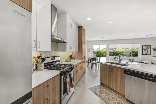 78189 Kensington Avenue, Palm Desert CA: https://media.crmls.org/mediaz/ef0b3724-7f90-40a8-a13f-90e382b65f84.jpg