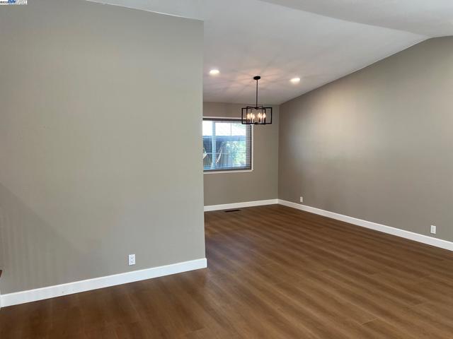 4919 Mohr Ave, Pleasanton CA: https://media.crmls.org/mediaz/ef0bc244-4008-4e3d-9208-59d3ec7f1685.jpg