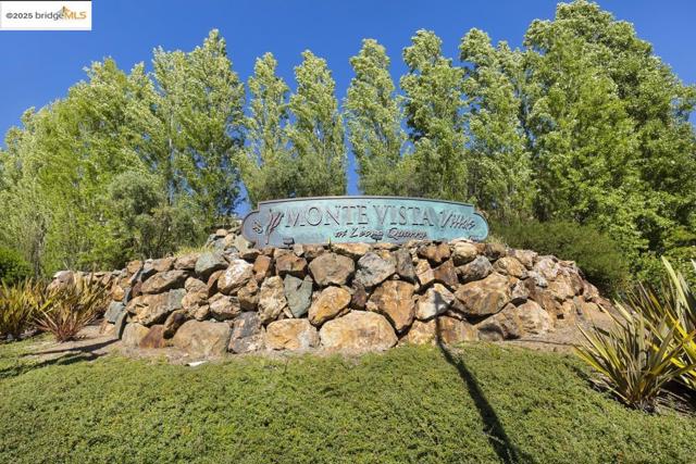 6443 Blue Rock Ct., Oakland CA: https://media.crmls.org/mediaz/ef0bcbb2-e146-49a7-b307-e1f25013a8f0.jpg