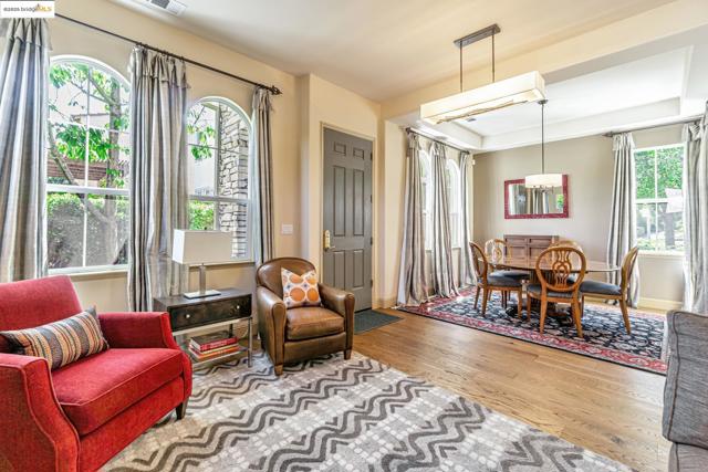 548 Gabriel Ct, Walnut Creek CA: https://media.crmls.org/mediaz/ef0c00d5-118f-4f2d-992b-9be11cd964c7.jpg