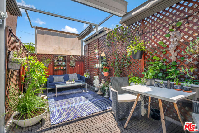 461 N St Andrews Place, Los Angeles CA: https://media.crmls.org/mediaz/ef0c5f75-4063-472b-a15d-2ff0a5321b36.jpg