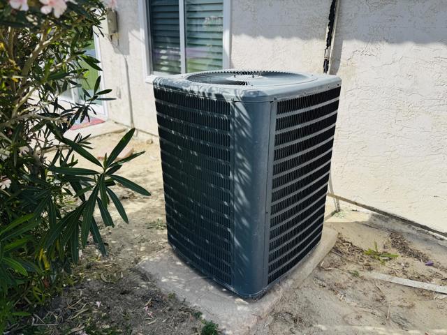 82815 Davis Drive, Indio CA: https://media.crmls.org/mediaz/ef0cb166-cd9d-43b8-89f3-c77ebe306559.jpg