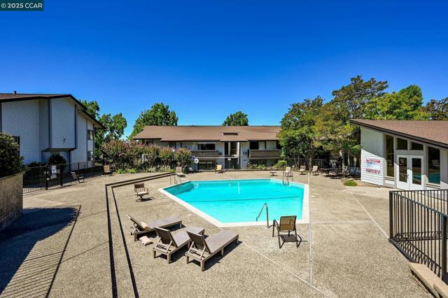 1411 Marchbanks Dr, Walnut Creek CA: https://media.crmls.org/mediaz/ef0d185c-4fcb-4032-9fe1-2386bff7895c.jpg