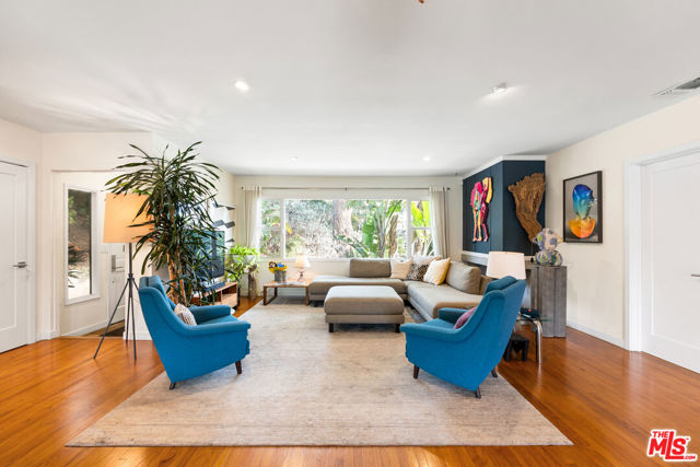 2316 Laurelmont Place, Los Angeles CA: https://media.crmls.org/mediaz/ef0d4528-ecdb-4936-bf89-2fec582783ae.jpg