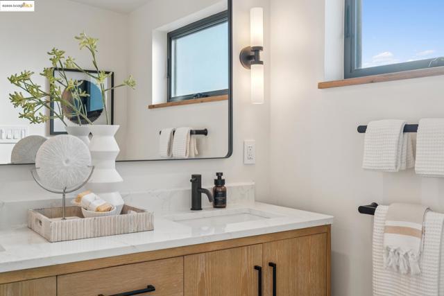 1516 Blake St, Berkeley CA: https://media.crmls.org/mediaz/ef0dc7b0-1bed-4958-9a44-749fce2d7844.jpg