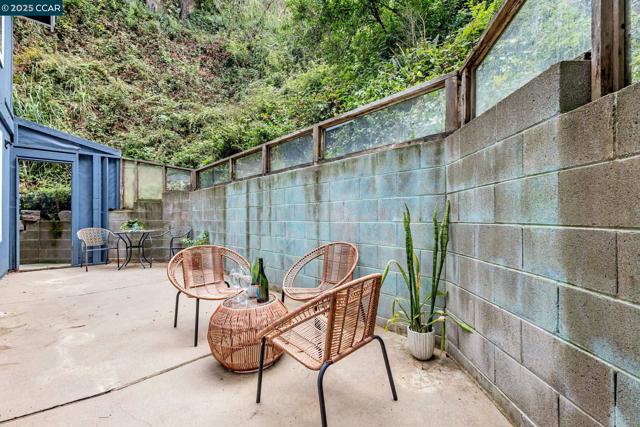 290 Olympian Way, Pacifica CA: https://media.crmls.org/mediaz/ef0de7a7-f615-4043-9366-18c49bbc4668.jpg