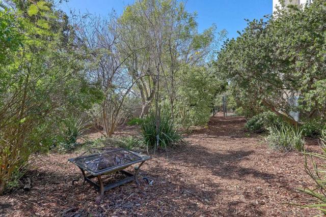 3625 Country Meadow Ln, Escondido CA: https://media.crmls.org/mediaz/ef0e46bd-f5a9-4d1c-8284-eea2a352dc84.jpg