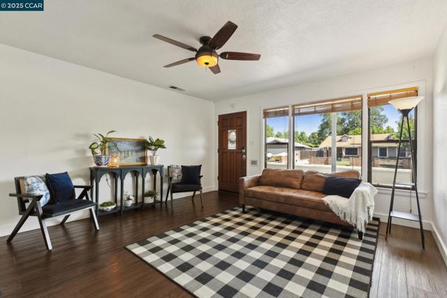 10 pendegast st., Woodland CA: https://media.crmls.org/mediaz/ef0e9807-f1a0-492a-ba61-3641a462985f.jpg