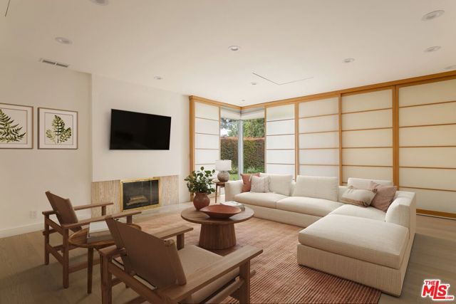 650 N Tigertail Road, Los Angeles CA: https://media.crmls.org/mediaz/ef0ede21-a4f5-47bd-8ee7-54b726529088.jpg