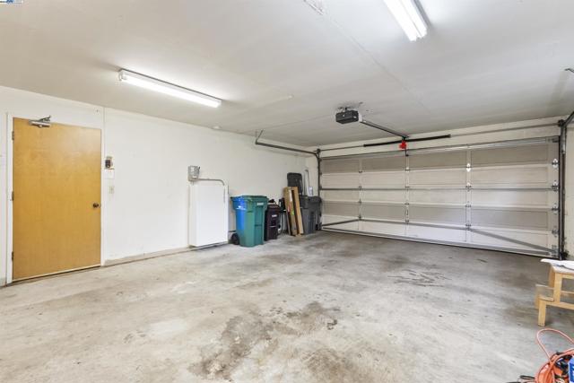 6425 Zinn Dr, Oakland CA: https://media.crmls.org/mediaz/ef0f216b-9f6e-4ee3-979c-ff8ba8553586.jpg