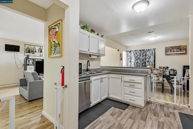 4301 Beechnut Ln, Oakley CA: https://media.crmls.org/mediaz/ef0fbe61-e395-4870-895c-aae7729456f1.jpg