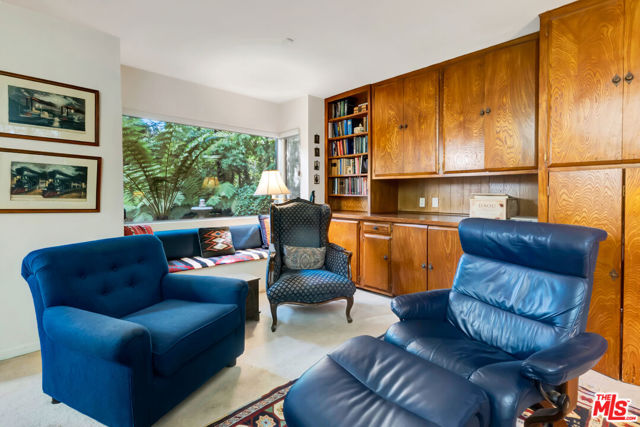 1519 Comstock Avenue, Los Angeles CA: https://media.crmls.org/mediaz/ef104e20-40dd-449e-a5a4-1531e494a71a.jpg