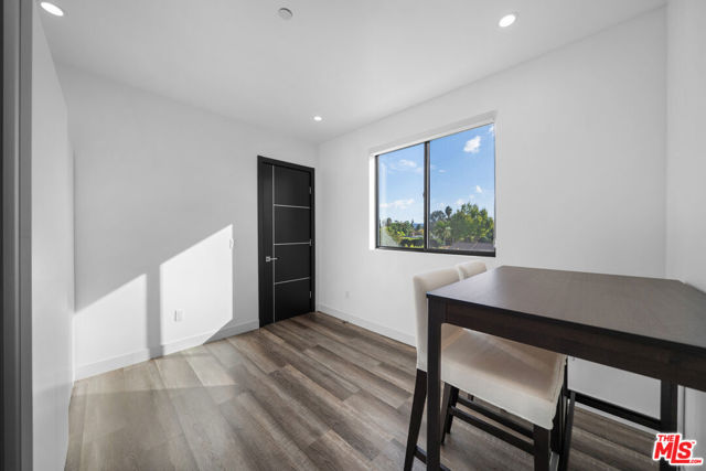 5812 Willis Avenue, Sherman Oaks CA: https://media.crmls.org/mediaz/ef106bec-d9e9-43a7-aad0-8b6971d44f52.jpg