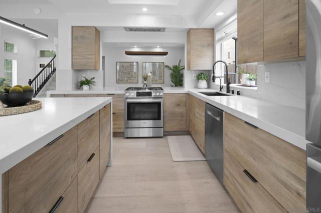 12109 Via San Loreno, San Diego CA: https://media.crmls.org/mediaz/ef10863c-f4ce-49ab-8110-f90a87331b6a.jpg