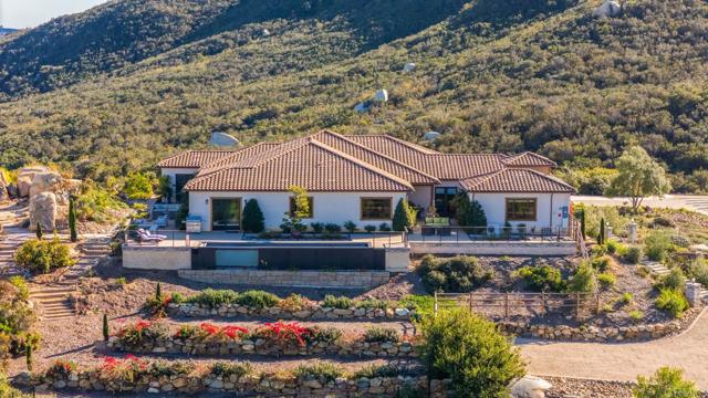 13495 Del Poniente Road, Poway CA: https://media.crmls.org/mediaz/ef118577-3a2e-4071-87ba-6a77895256c4.jpg