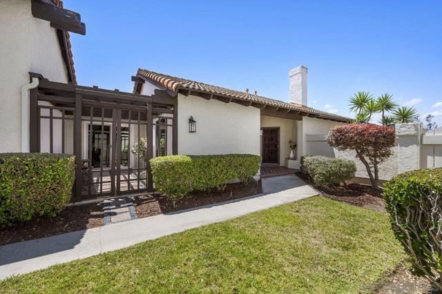 17676 Corte Sobrado, San Diego CA: https://media.crmls.org/mediaz/ef11f938-0b46-457e-8ab7-fa447337ae27.jpg