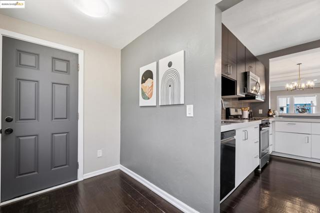 1092 Dwight Way, Berkeley CA: https://media.crmls.org/mediaz/ef128937-4ff0-48c1-b860-ca9614afa33a.jpg