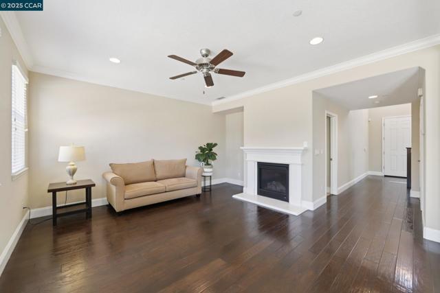 1610 Coventry Dr, Oakley CA: https://media.crmls.org/mediaz/ef12e25a-22bc-4d39-86f6-0a4909e5846d.jpg