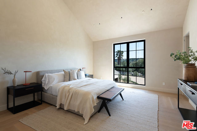 24172 Lupin Hill Road, Hidden Hills CA: https://media.crmls.org/mediaz/ef12e8cd-f650-43de-9ca4-4710a5e57483.jpg