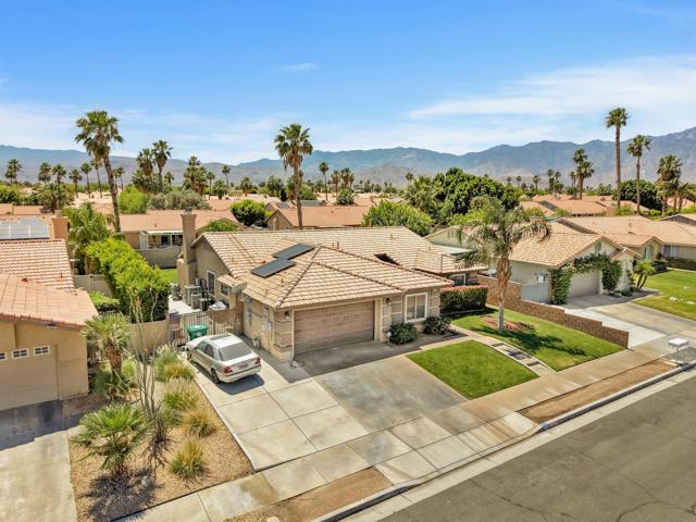 69867 Kent Place, Cathedral City CA: https://media.crmls.org/mediaz/ef130b09-009a-4e38-b03d-6aa2f126d93f.jpg