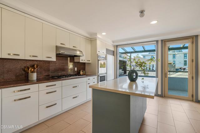 1645 Malcolm Avenue, Los Angeles CA: https://media.crmls.org/mediaz/ef130d8b-aeac-4df3-ab20-954f1358381e.jpg