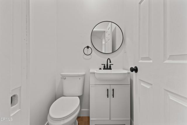 Detail Gallery Image 10 of 20 For 1623 W 11th Pl, Los Angeles,  CA 90015 - 4 Beds | 2 Baths