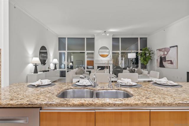 550 Front St, San Diego CA: https://media.crmls.org/mediaz/ef1387f4-c2db-4cac-b7bd-aa15d70f3537.jpg