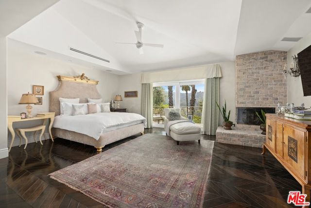 4001 Clarinda Drive, Tarzana CA: https://media.crmls.org/mediaz/ef139554-55ad-45ee-a564-4f982f677269.jpg