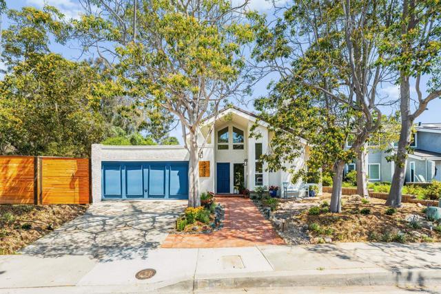 3432 Mount Ariane Drive, San Diego CA: https://media.crmls.org/mediaz/ef146f5a-2bbe-44b2-9519-fdeefc3f5d9a.jpg