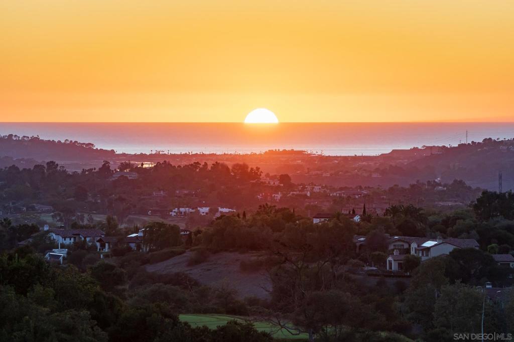 https://media.crmls.org/mediaz/ef147620-0b2d-4e7f-ab8a-5659a3dd3860.jpg?preset=X-Large