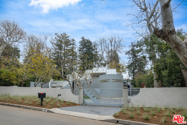 720 Brooktree Road, Los Angeles CA: https://media.crmls.org/mediaz/ef153e7a-698e-451e-849d-6ca11284a383.jpg