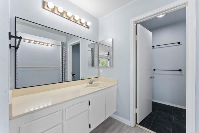 Detail Gallery Image 22 of 25 For 155 Countrywood Ln, Encinitas,  CA 92024 - 3 Beds | 3 Baths