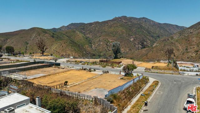18348 Clifftop Way, Malibu CA: https://media.crmls.org/mediaz/ef1559c1-ca96-45cc-8391-64667dff5c62.jpg