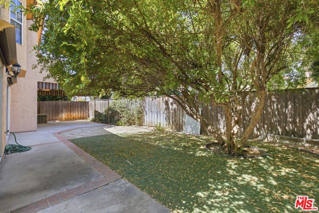 19250 Oxnard Street photo 31