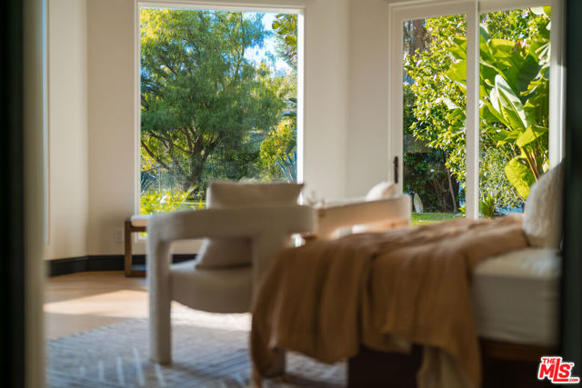 21607 Rambla Vista, Malibu CA: https://media.crmls.org/mediaz/ef16a059-44a9-4c5c-9e26-13b94287afd2.jpg