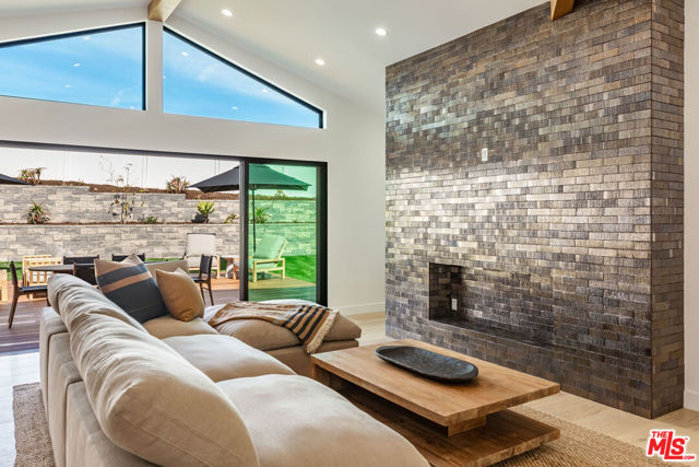 5259 Lewis Road, Agoura Hills CA: https://media.crmls.org/mediaz/ef173585-3cdd-4097-b503-6579490af78e.jpg