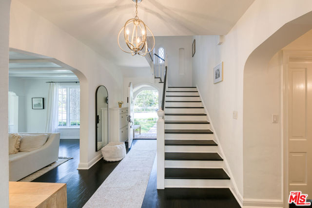 10736 Le Conte Avenue, Los Angeles CA: https://media.crmls.org/mediaz/ef17c247-155b-42d0-852c-84fcaea0ea46.jpg