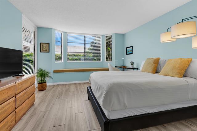 3130 Avenida de Portugal 101, San Diego CA: https://media.crmls.org/mediaz/ef17df56-4c73-409e-a532-b9910ed8418a.jpg