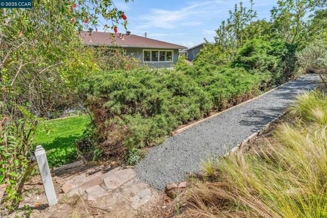 11373 Rampart Dr, Dublin CA: https://media.crmls.org/mediaz/ef18226c-fa12-49cd-a9e3-725766199200.jpg
