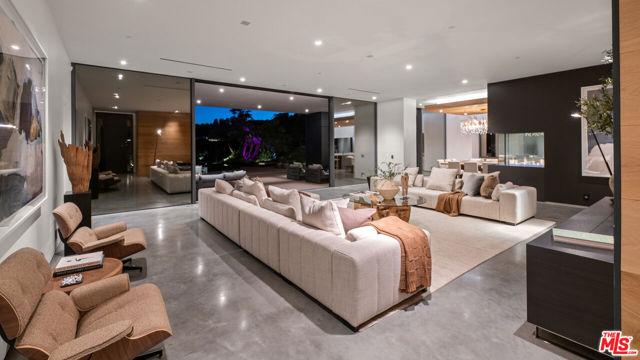 2341 Gloaming Way, Beverly Hills CA: https://media.crmls.org/mediaz/ef18278f-c69b-4ac1-9f37-04244d76c6c4.jpg